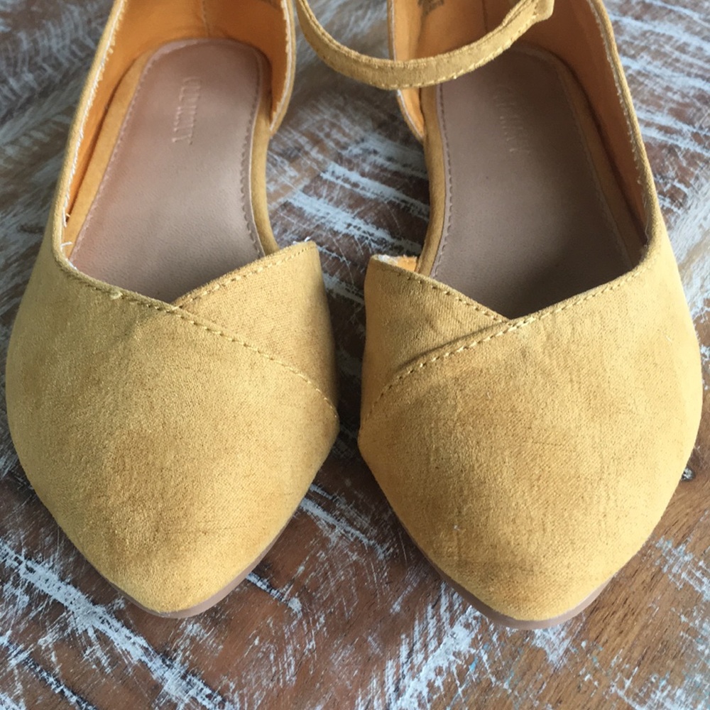 *SOLD* Old Navy d’Orsay pointed toe ballet flats - Picture 3 of 10
